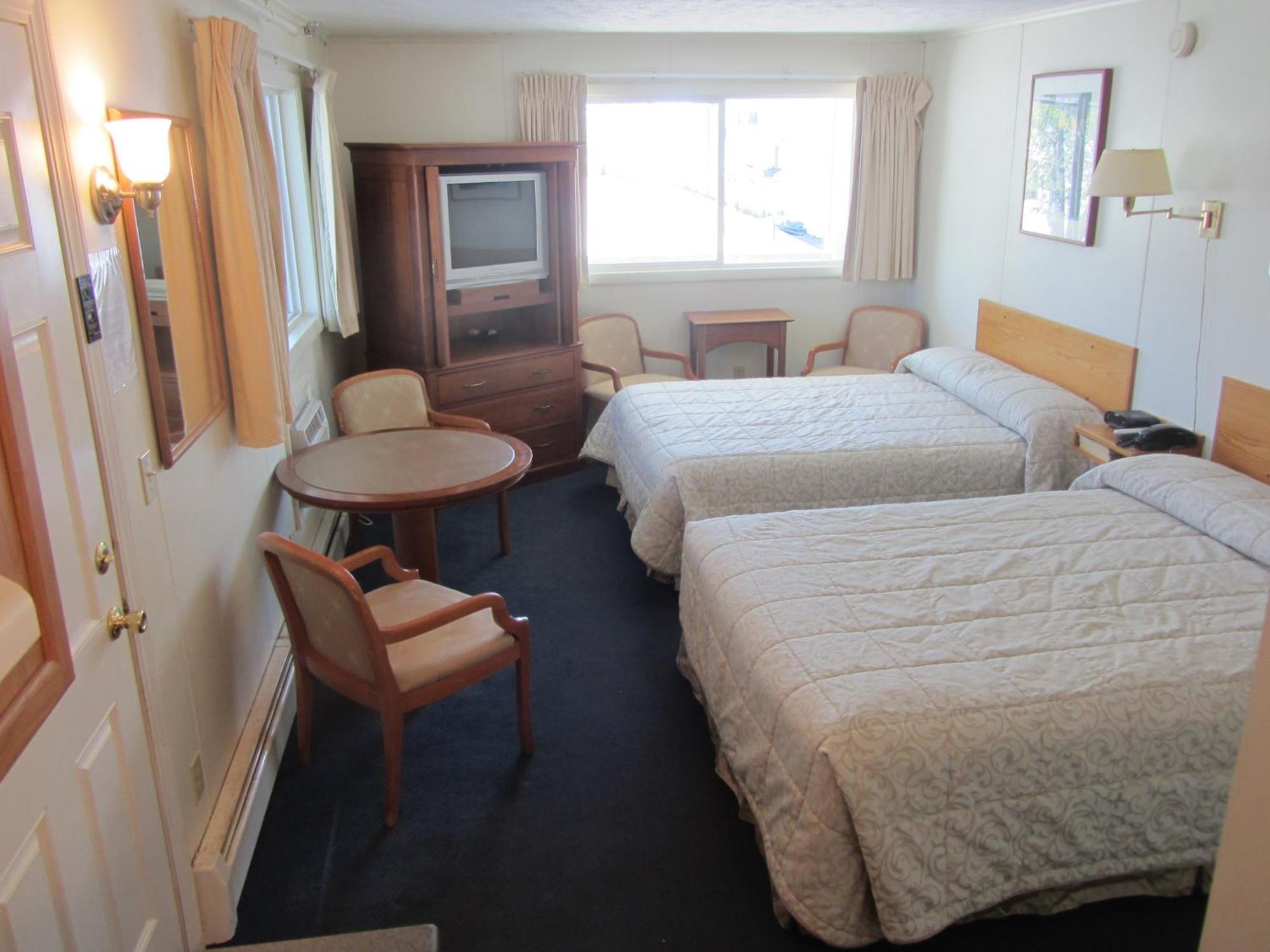 Dolphin Motel 2*