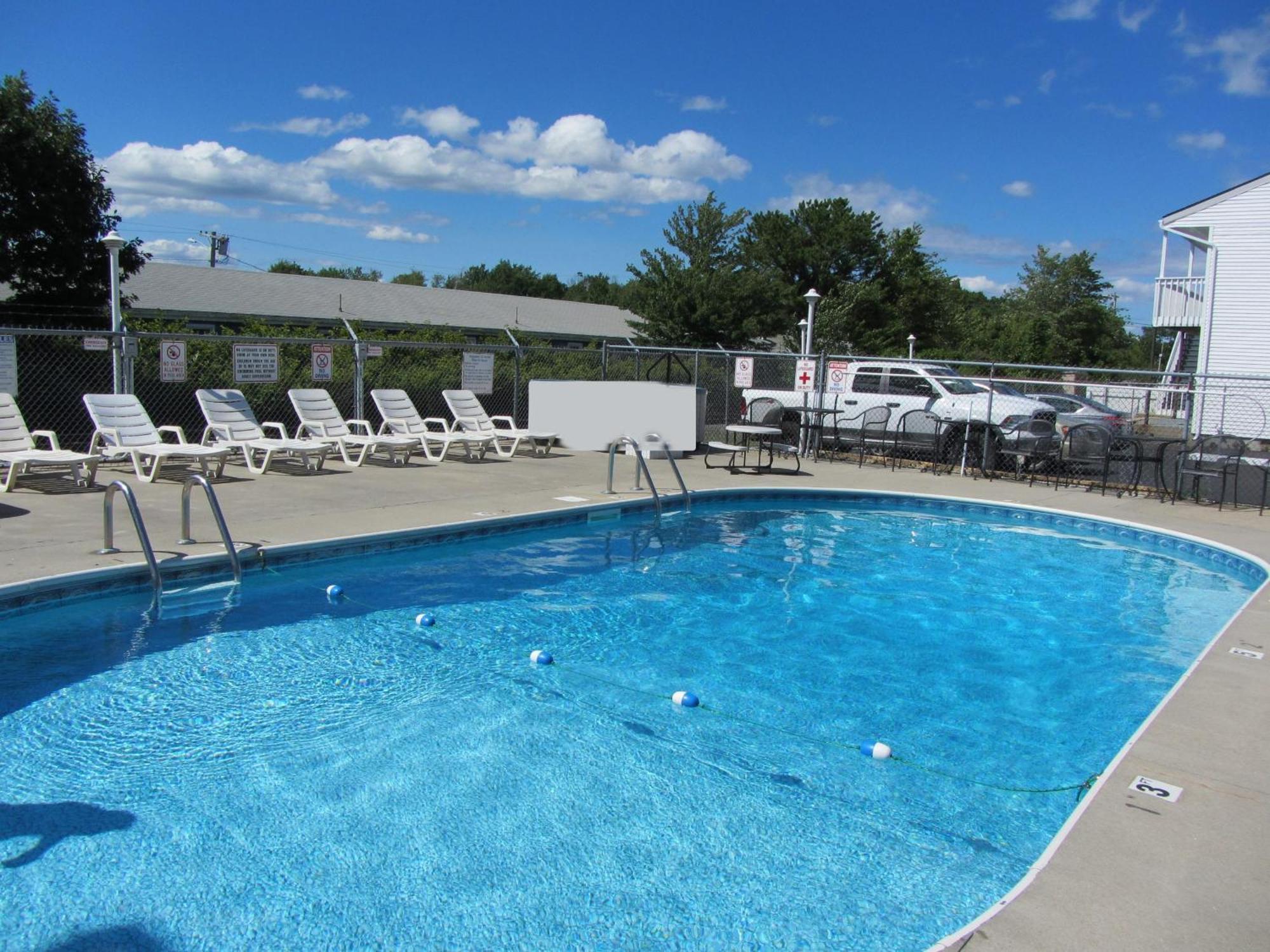 Dolphin Motel 2*