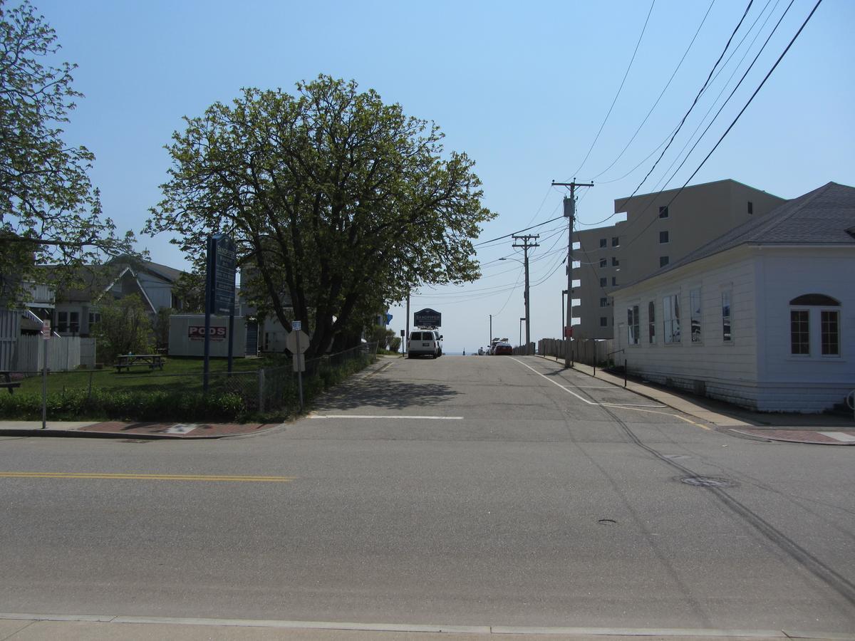 Dolphin Motel 2*