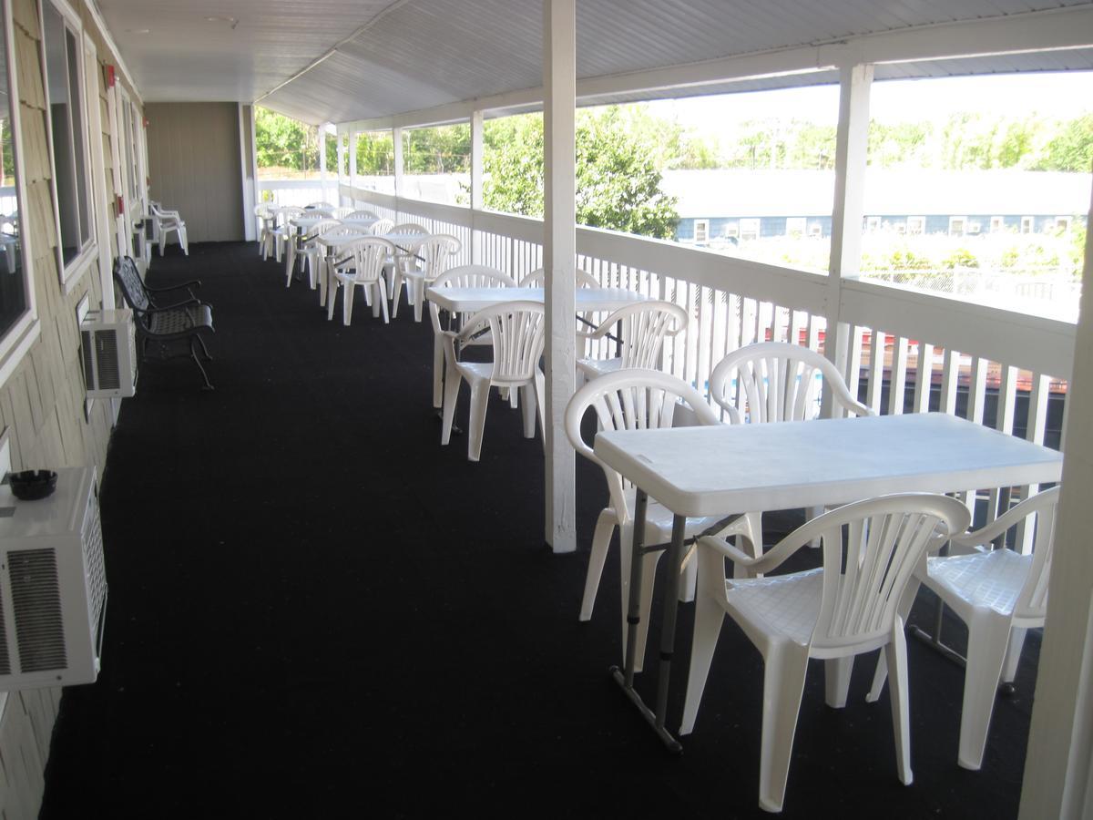 Green Dolphin Motel 2*