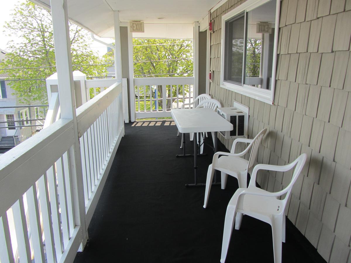 Green Dolphin Motel 2*